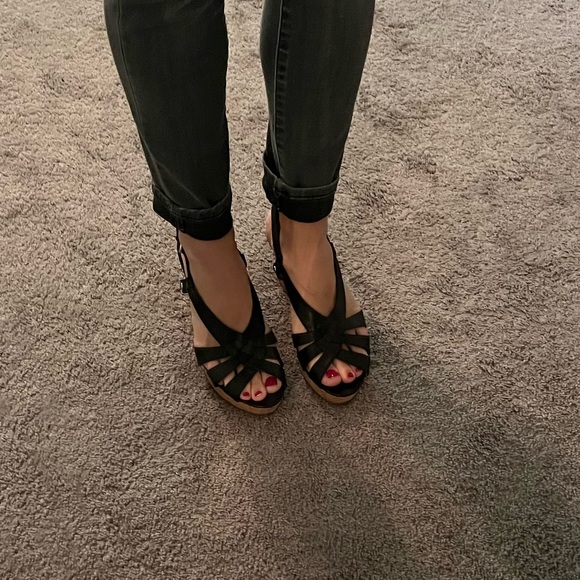 Guess Black Strappy Wedges Size 9 - Picture 5 of 5